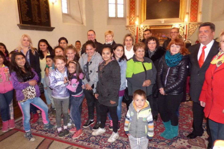 Ilustračný obrázok k článku FOTO: V Dobšinej oslávili večerom kultúry Medzinárodný deň Rómov