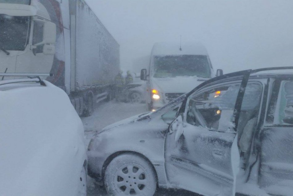 Ilustračný obrázok k článku Nehoda na diaľnici: Jeden človek v kritickom stave, situácia stále komplikovaná