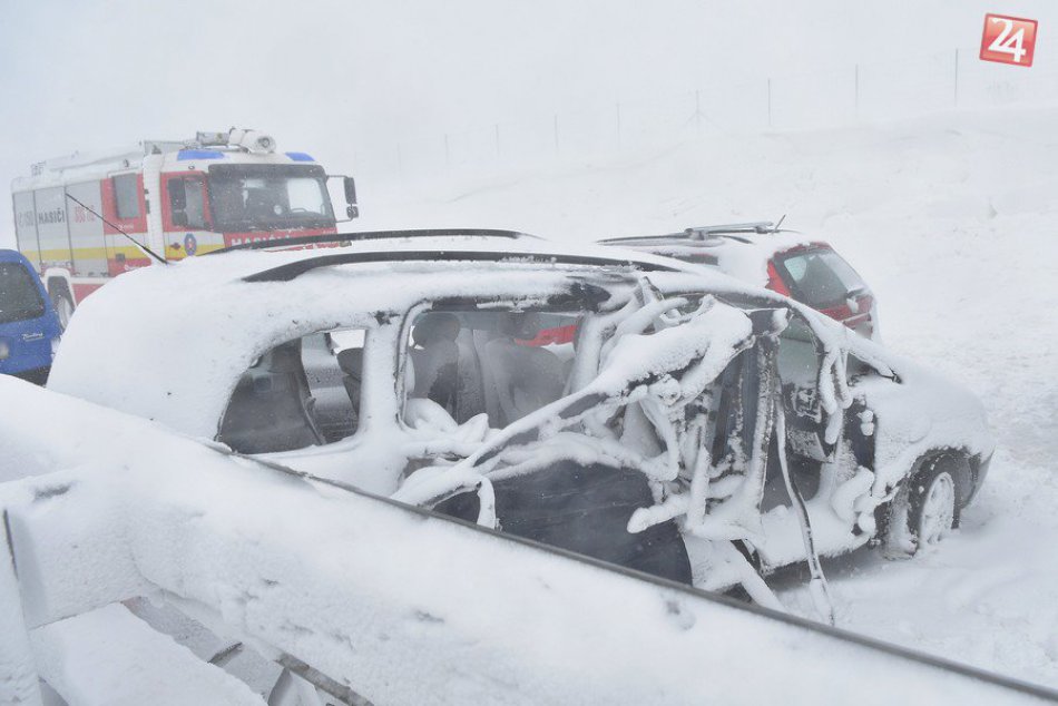 Ilustračný obrázok k článku ZÁBERY z miesta: Neďaleko Spišskej došlo k hromadnej nehode