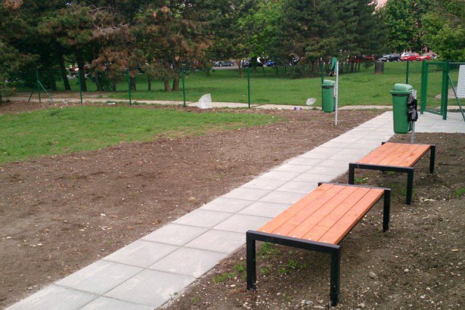 Ilustračný obrázok k článku V Petržalke postavila mestská časť ďaľší oplotený výbeh pre psíkov