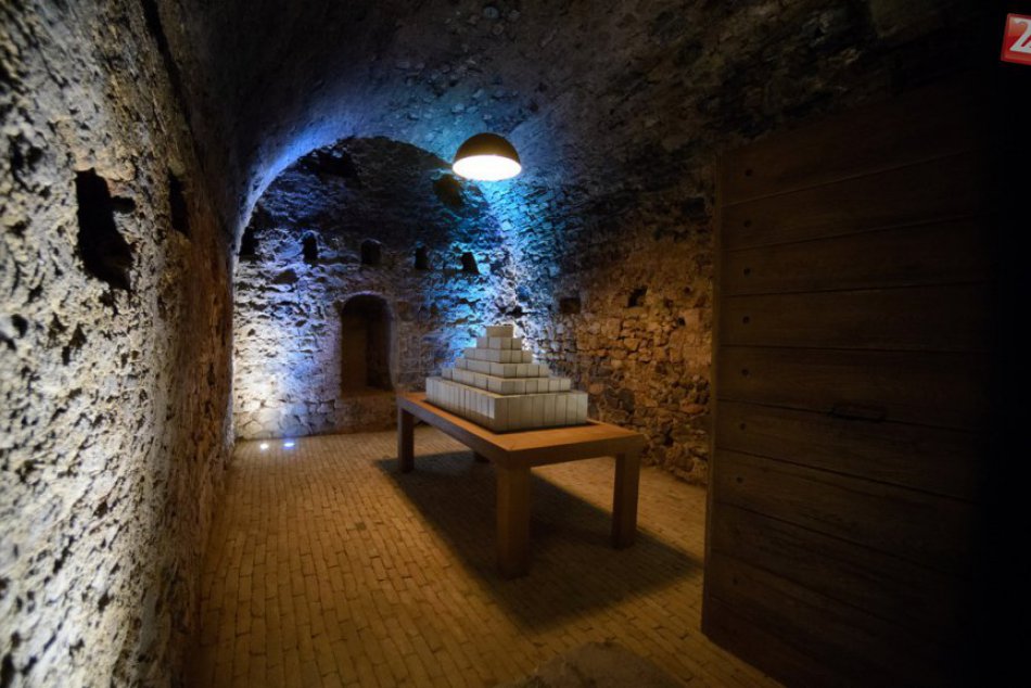 Ilustračný obrázok k článku FOTO: Sprístupnili pivnicu Nitrianskeho hradu, slúžiť môže na degustácie