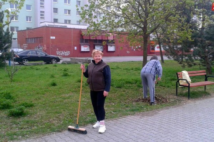 Ilustračný obrázok k článku FOTO: Zvolenčania priložili ruku k dielu. Na Západe upratovali mladí i dôchodcovia