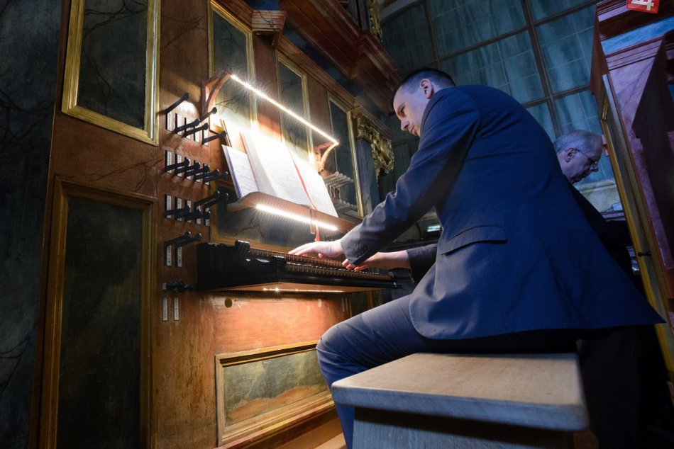 Ilustračný obrázok k článku FOTO: Hradnou katedrálou sa niesol zvuk zrekonštruovaného historického organu