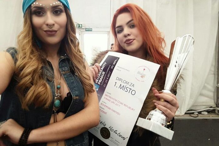 Ilustračný obrázok k článku Parádny úspech novoveskej študentky: Aneta sa stala majsterkou v líčení, FOTO