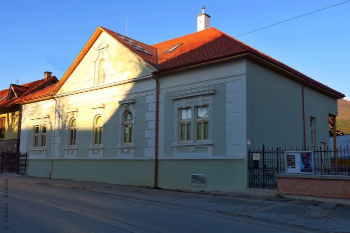 Ilustračný obrázok k článku Amatérski umelci sa buchli po hrudi: Ich práce hodnotili profesionálni výtvarníci a fotografi