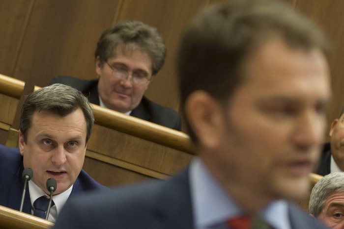 Ilustračný obrázok k článku Andrej Danko mal prikázať otvárať listy pre poslancov: Matovič ho chce odvolať