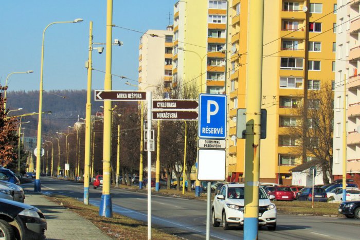 Ilustračný obrázok k článku Priestor teraz dostala ulica: Čo všetko trápi obyvateľov Prešova na Sídlisku III?