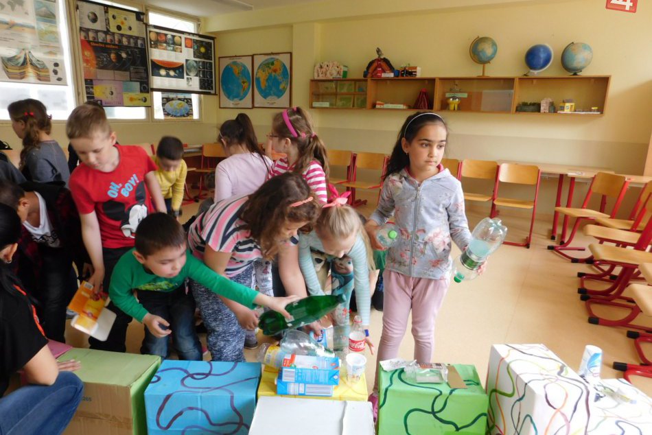 Ilustračný obrázok k článku Netradičný deň novoveských školákov: Takto si pripomenuli Deň Zeme, FOTO a VIDEO