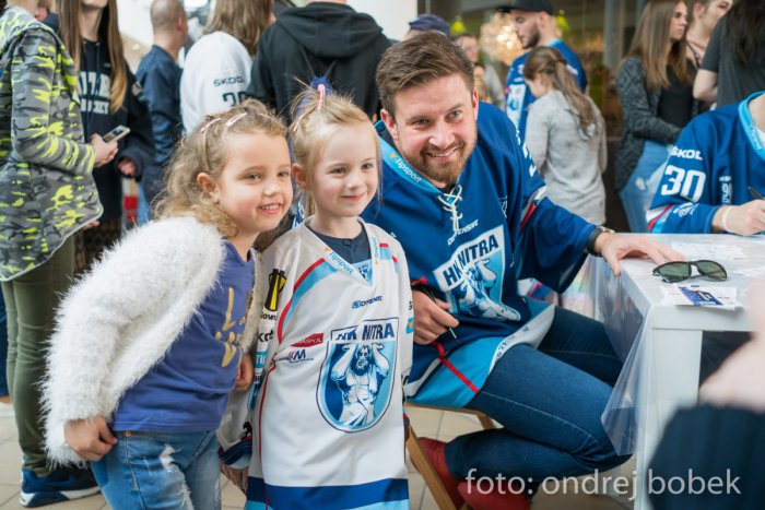 Ilustračný obrázok k článku FOTO: V Nitre sme si užili autogramiádu hokejových vicemajstrov