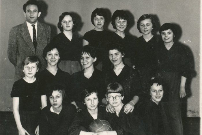 Ilustračný obrázok k článku Záhada zabudnutej fotky: Spoznávate tváre týchto Žiarčanov?