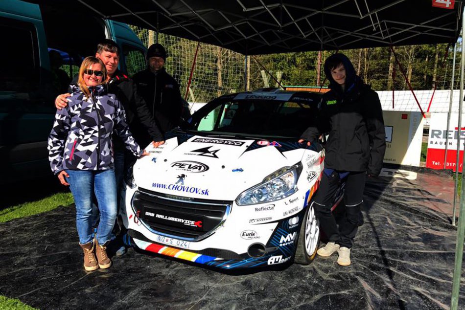 Ilustračný obrázok k článku L Racing na Slovakia Ringu s pohármi i starosťami navyše: Skvelý výkon podal aj mladý Denis Pavlík