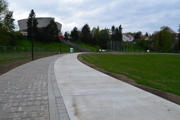 Ilustračný obrázok k článku Bystričania sa dočkali. Korčuliarska dráha privíta prvých korčuliarov už o pár dní!