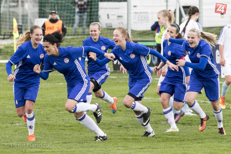 Ilustračný obrázok k článku Ženské finále v Poprade: Pohár zdvihli nad hlavu Bardejovčanky