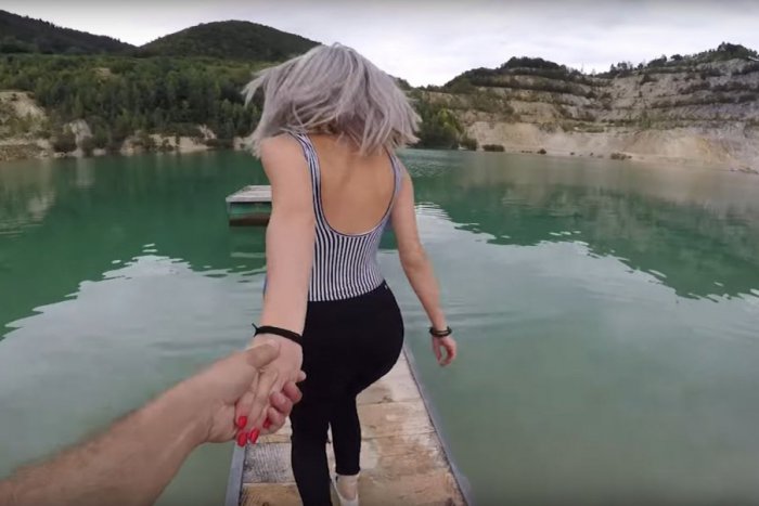 Ilustračný obrázok k článku Párik beží naprieč Slovenskom: V originálnom VIDEU odhaľuje krásy našich miest