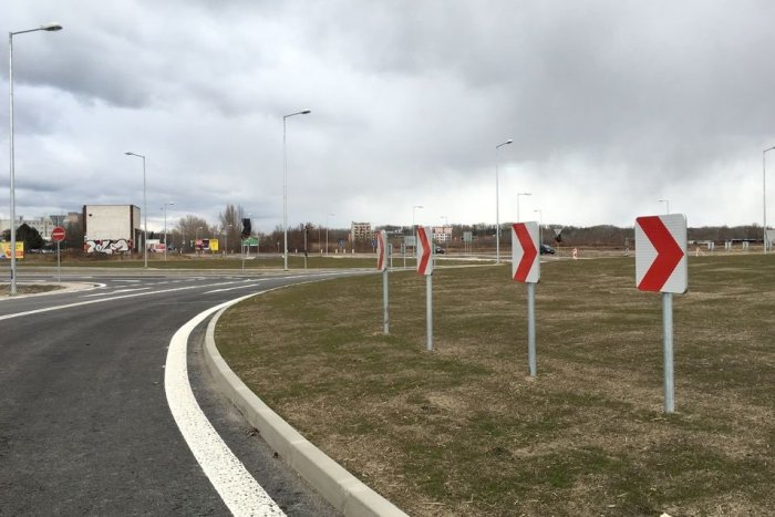 Ilustračný obrázok k článku Kruhová križovatka v Petržalke je skolaudovaná