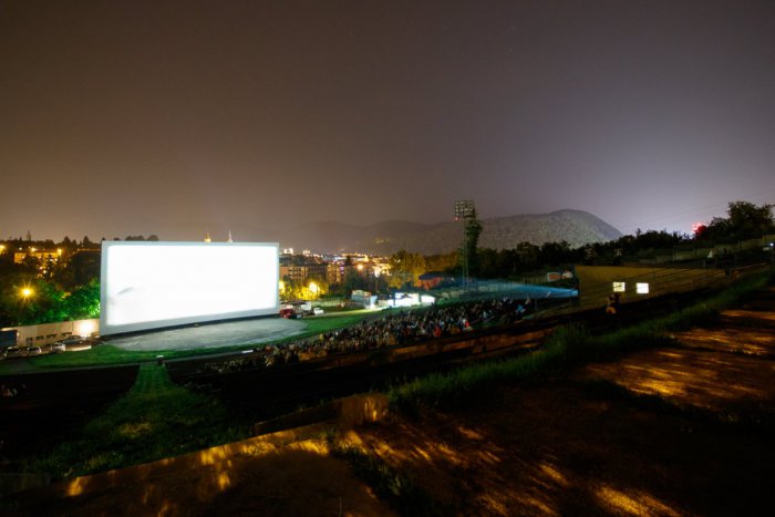 Ilustračný obrázok k článku Bystrický amfiteáter zaháji sezónu. Odštartuje premietaním oscarovej legendy