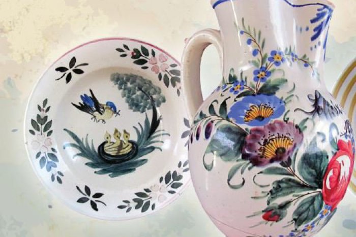 Ilustračný obrázok k článku Úžasné diela navštívia aj Zámky: Príďte obdivovať krásu kameninovej manufaktúry