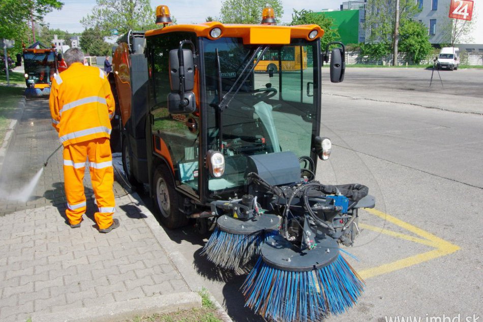 Ilustračný obrázok k článku O ovzdušie v Zámkoch sa možno postará nové vozidlo: Mesto chce aj viac zelene