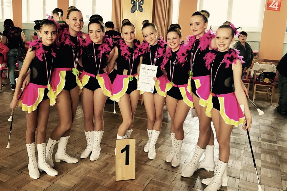 Ilustračný obrázok k článku Hlohovské Sašetky sa nenudia: Čakajú ich Majstrovstvá Slovenska a majú aj novú hymnu