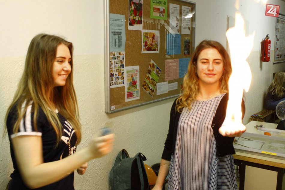 Ilustračný obrázok k článku V Spojenej škole horeli študentom ruky: Fyzikálne experimenty sa tešili zájmu