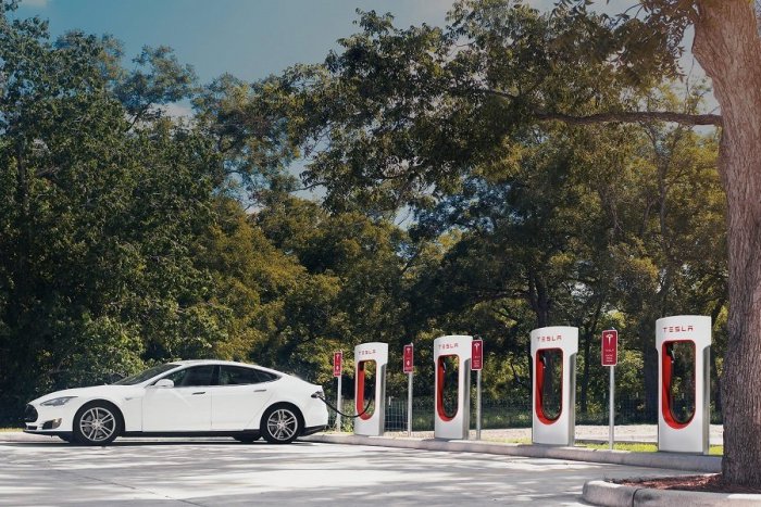 Ilustračný obrázok k článku V tomto roku postaví Tesla rýchlo nabíjaciu stanicu aj v Bratislave