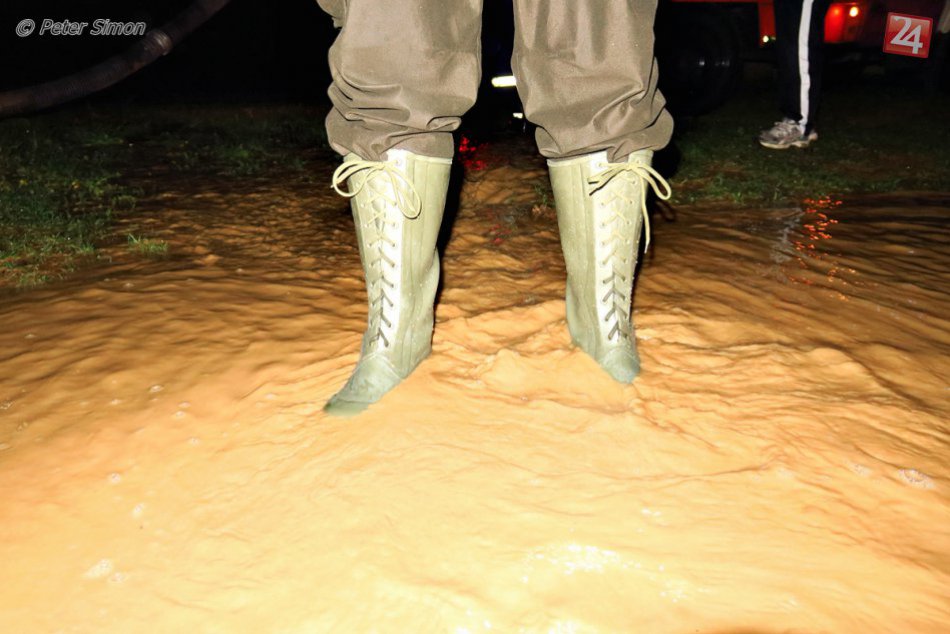 Ilustračný obrázok k článku FOTO priamo z miesta pohromy: Bahno v uliciach Rožňavy!