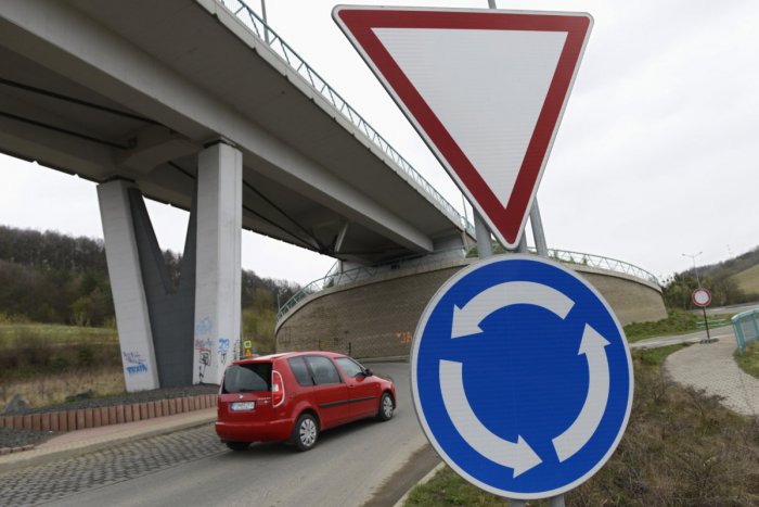 Ilustračný obrázok k článku Príprava obchvatu pod Malými Karpatami bude urýchlená