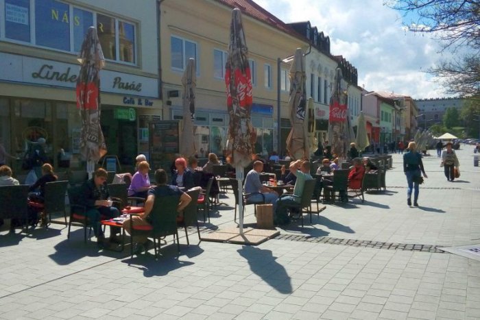 Ilustračný obrázok k článku FOTO: Ani vy ste sa nevedeli dočkať? Vo Zvolene už lákajú prvé letné terasy