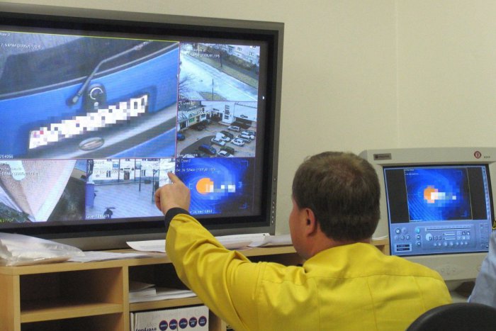 Ilustračný obrázok k článku Mestskí kontrolovali chlapcov pri škole v Hájiku a zrazu... Útekom to neskončilo!