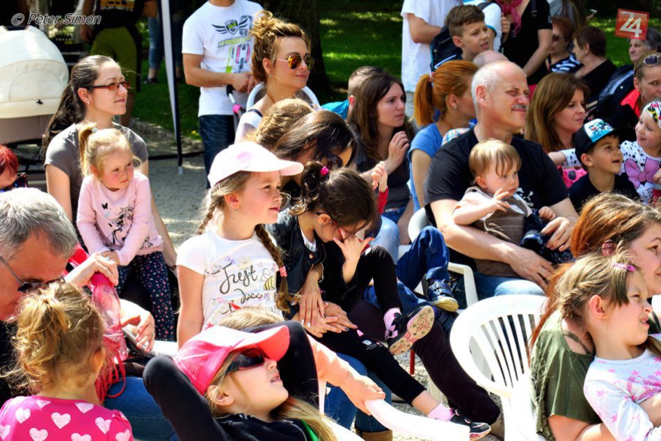 Ilustračný obrázok k článku Apríl v Považskej nudný nebude: TOP 10 akcií nového mesiaca