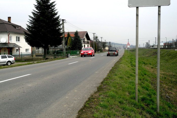 Ilustračný obrázok k článku Polícia radí: Môžem cúvať z dvora na hlavnú cestu? VIDEO