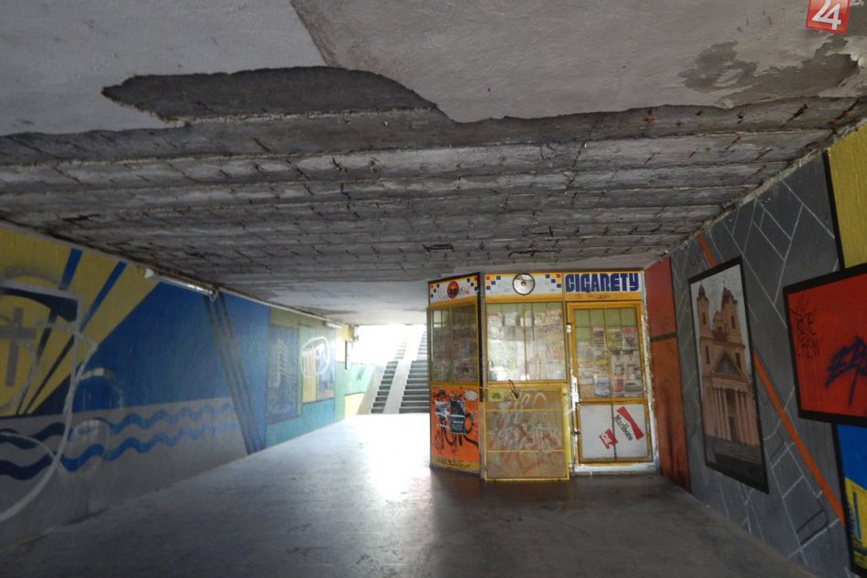 Ilustračný obrázok k článku Z pohľadu na strop žiarskeho podchodu mrazí: Čo na to mesto? FOTO