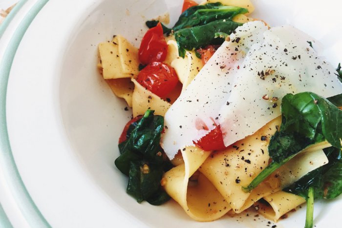 Ilustračný obrázok k článku Redakcia radí: Zdravé, rýchle a chutné. Pripravte si cestoviny s cherry paradajkami a špenátom