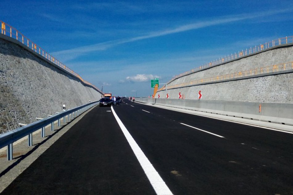 Ilustračný obrázok k článku Zosuv kameňov na R2 pri Zvolene narobil problémy. Cesta zostáva sčasti uzavretá