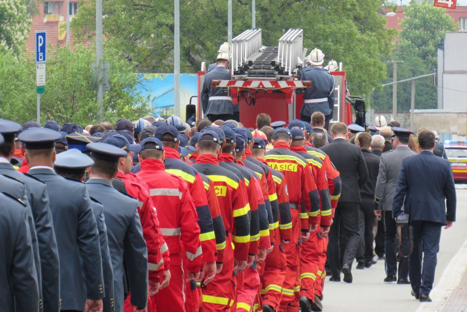 Ilustračný obrázok k článku VIDEO a FOTO priamo z miesta: Ulicami Prešova prešiel smútočný sprievod