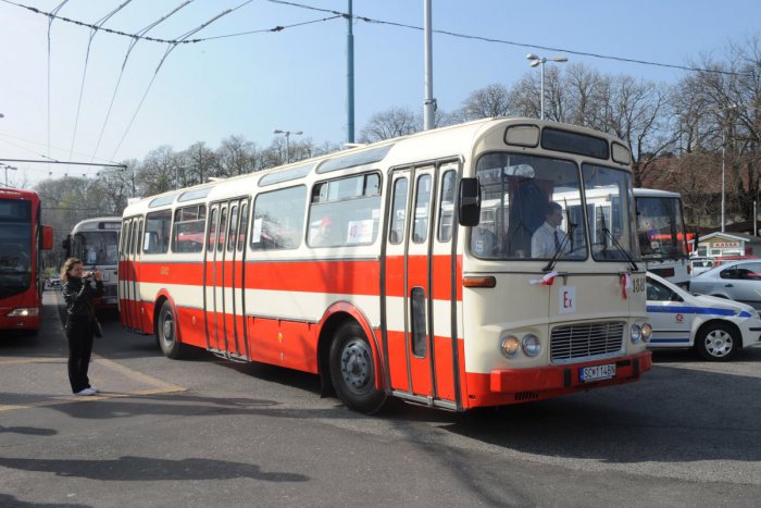 Ilustračný obrázok k článku Počas Noci múzeí a galérií sa môžete zdarma previezť v historických električkách aj autobusoch