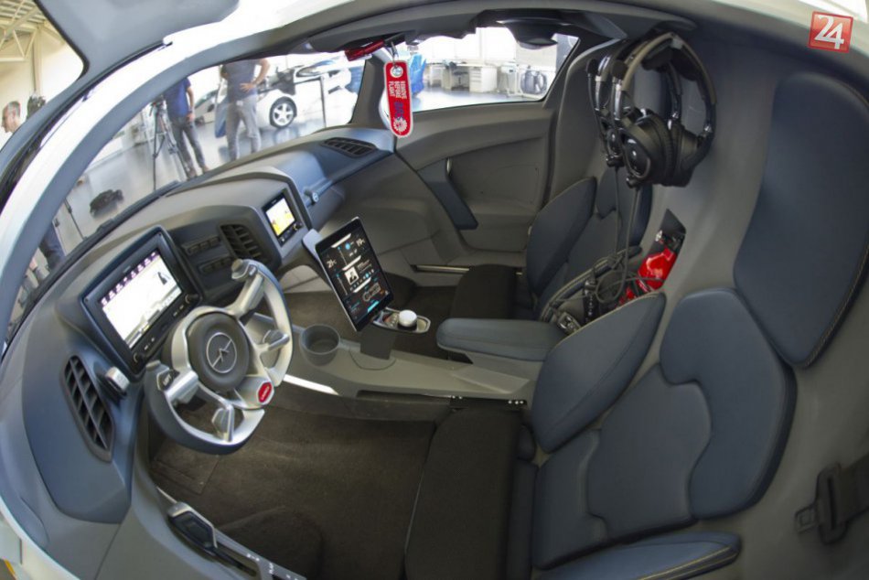 Ilustračný obrázok k článku Prvé lietajúce auto vyrobia v limitovanom počte kusov: AeroMobil prijíma objednávky