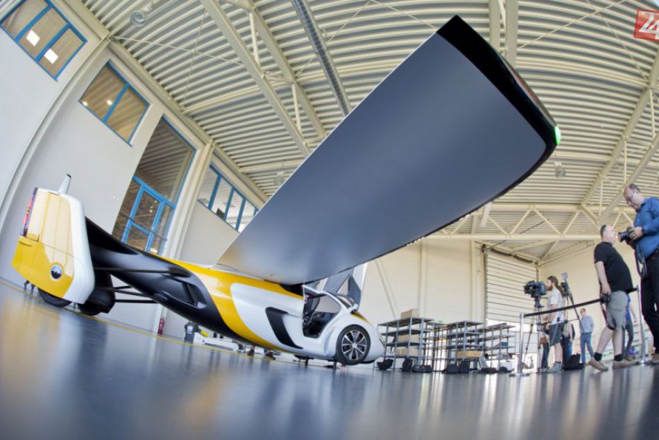 Ilustračný obrázok k článku Veľvyslanci navštívia spoločnosť AeroMobil: Čaká ich prezentácia lietajúceho auta