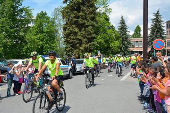 Ilustračný obrázok k článku Akcia od Tatier k Dunaju: Pelóton zastavl aj v Mikuláši! FOTO