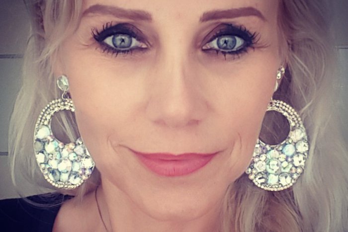 Ilustračný obrázok k článku Pod rukami Mirky (39) vzniká trblietavá krása: Žiarčankám odkazuje, naberte odvahu! FOTO