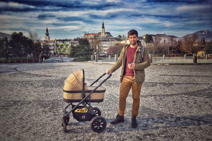 Ilustračný obrázok k článku ROZHOVOR so spevákom Itchom Pčelárom: Svoju knižnú prvotinu pomenoval po dcérke