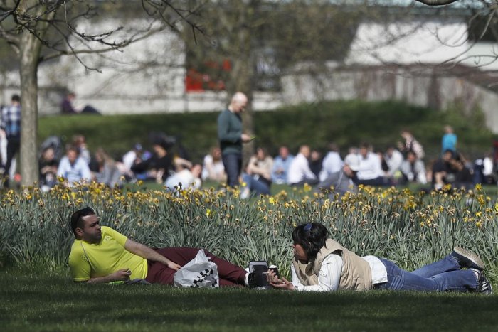 Ilustračný obrázok k článku SVET O SLOVENSKU: Ťapnúť babu po zadku? Ani to neskúšajte!