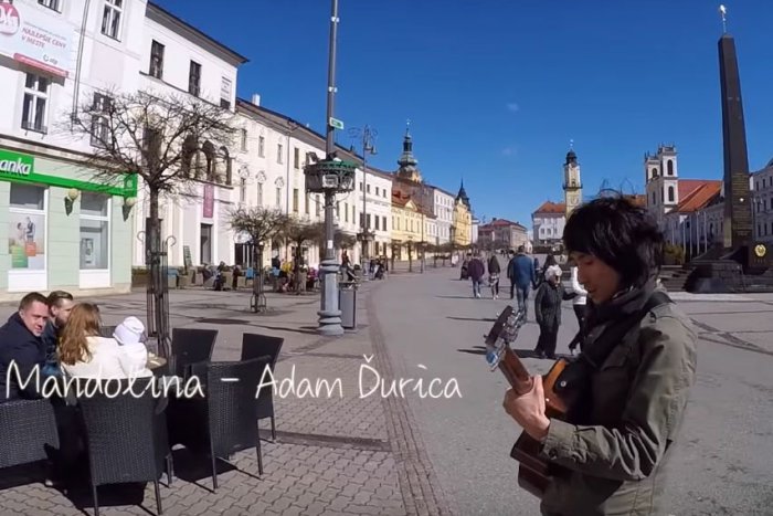 Ilustračný obrázok k článku VIDEO: Takto ste Ďuricov hit ešte nepočuli. Mladý Taiwančan zahral aj Bystričanom