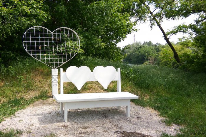 Ilustračný obrázok k článku Novozámockí zaľúbenci môžu vyhrať: Mesto pre nich prichystalo fotosúťaž