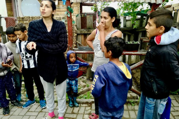 Ilustračný obrázok k článku Policajný chaos v Zborove: Obuškami na dieťa aj tehotnú ženu