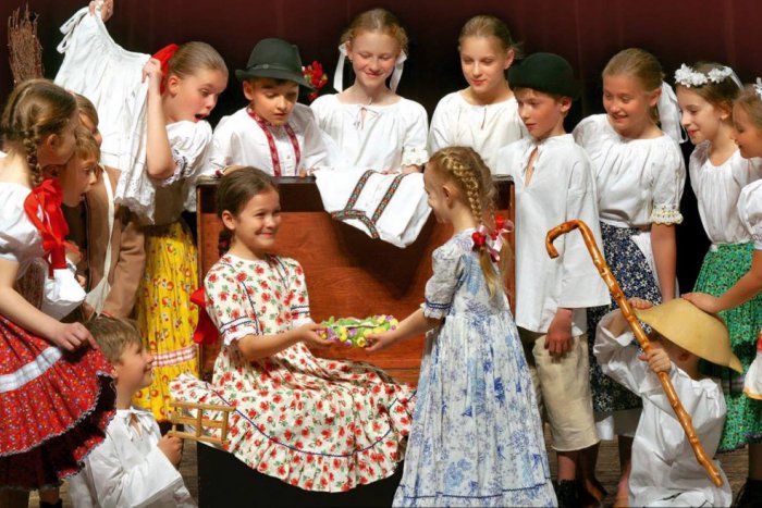 Ilustračný obrázok k článku Folklórny súbor Zemplínik má 45. výročie: Takto ho oslávi s Michalovčanmi