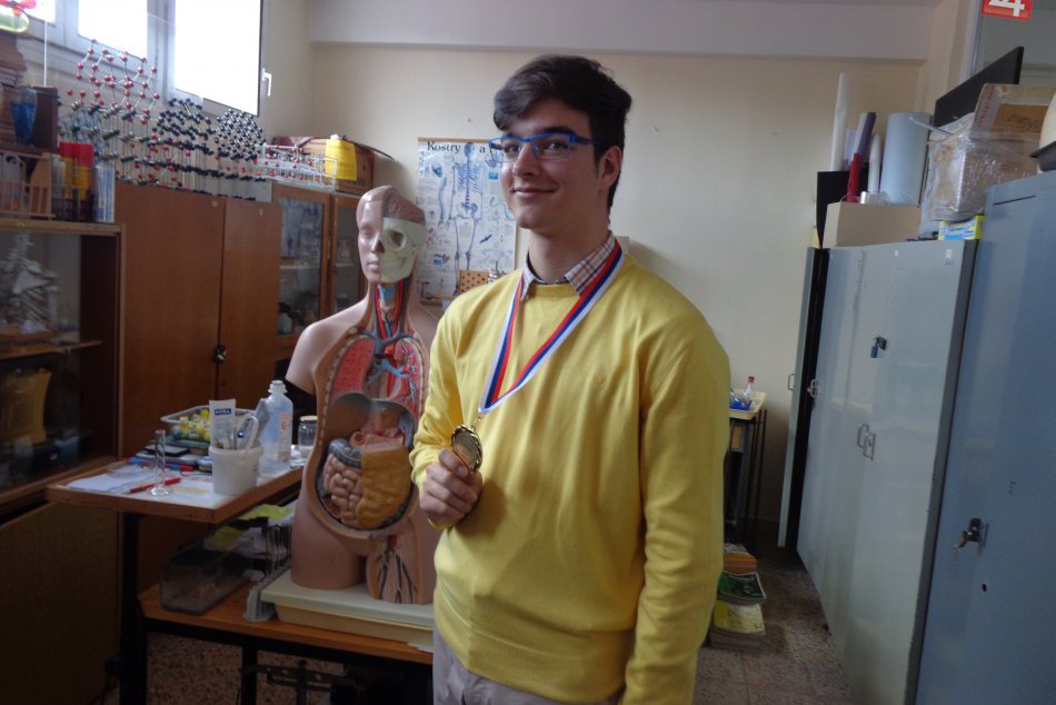 Ilustračný obrázok k článku Výnimočný talent z bilingválok: Oliver mieri na medzinárodnú olympiádu