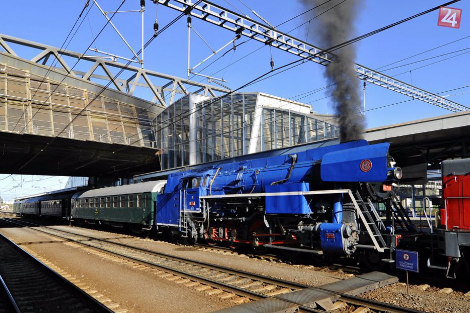 Ilustračný obrázok k článku Pod Spišský hrad sa vrátila Hanička: Potiahol ju legendárny Papagáj