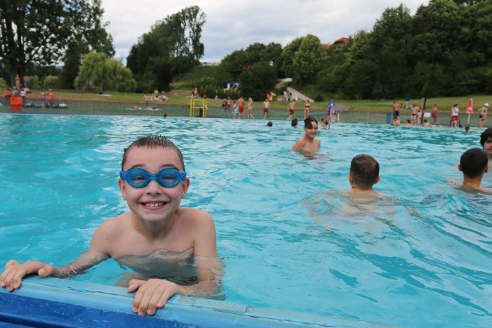 Ilustračný obrázok k článku Bystrické kúpalisko sa chystá na otvorenie. Poznáme NOVINKY aj aktuálny cenník