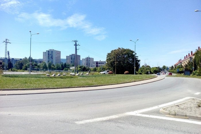 Ilustračný obrázok k článku FOTO: Už ste si ich všimli? Na kruháči v Humennom sa udomácnili obrovité lienky